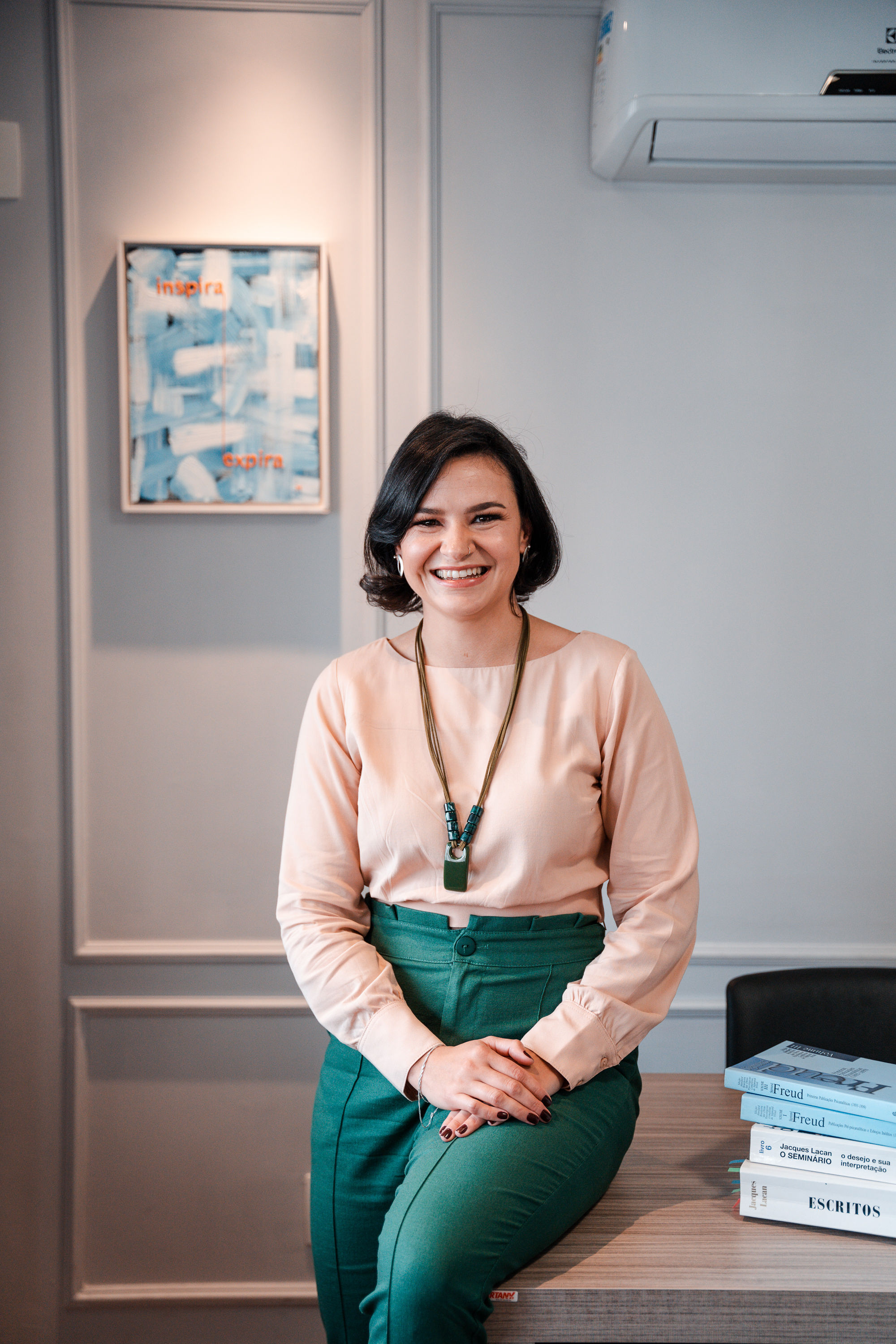 Mulher em consulta online